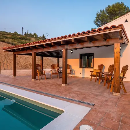 Casa Clarita hasta 21 personas, piscina a 40 min de Madrid y aeropuerto-3